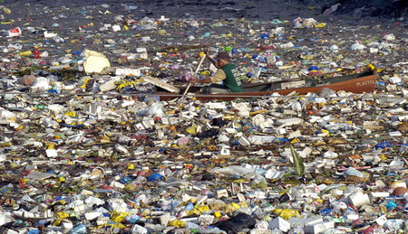 water pollution znecisteni more